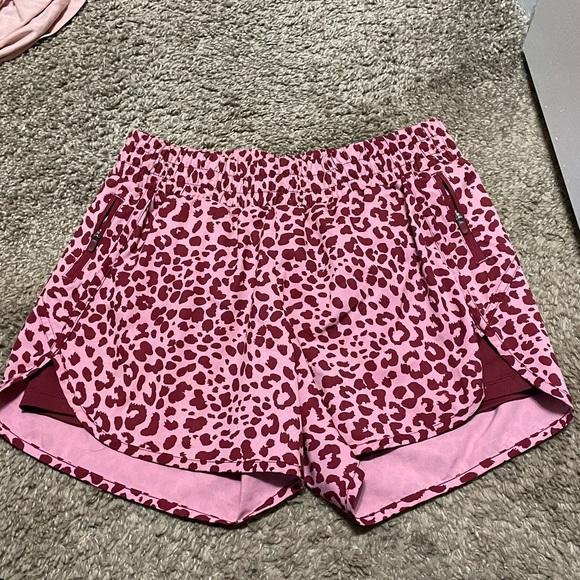 Maroon leopard shorts - Picture 2 of 4